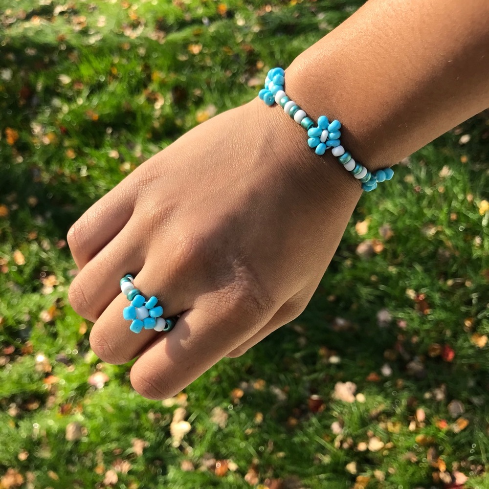 Blue and white flower bracelet